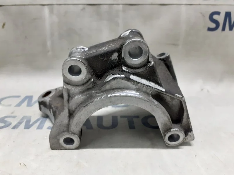 Кронштейн Audi A6 4F0199307M C6 2.4, передний