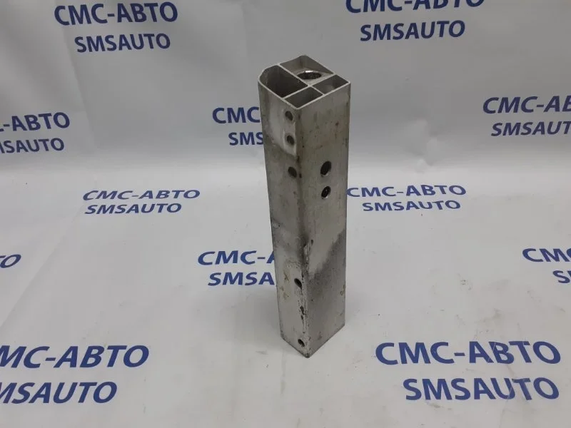 Кронштейн усилителя бампера Audi A5 2012-2015 8K0807332B 8K 2.0T, задний правый