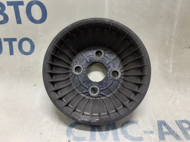 Шкив помпы Volvo S60 31258136 С60 3.0T
