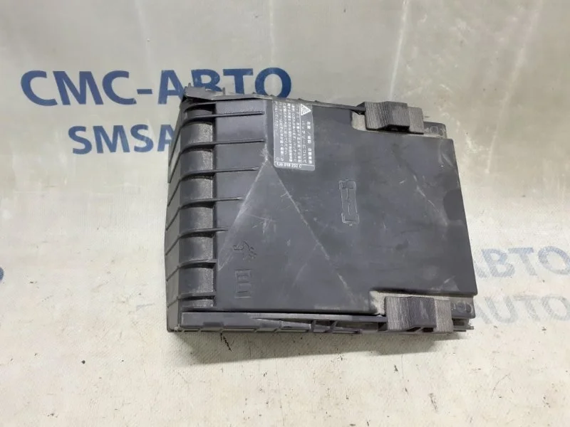 Крышка блока предохранителей Volkswagen Tiguan 2008-2011 1K0937132F 2.0T