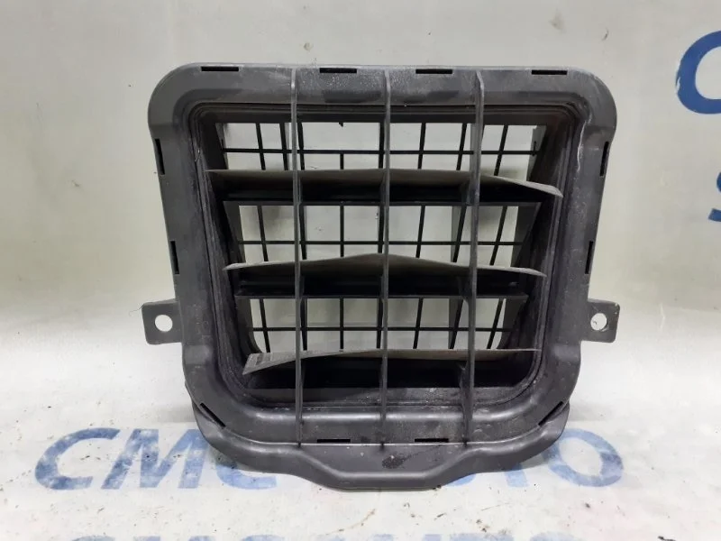 Решетка вентиляционная Audi A5 2008-2011 8K0819181A 8K 3.2