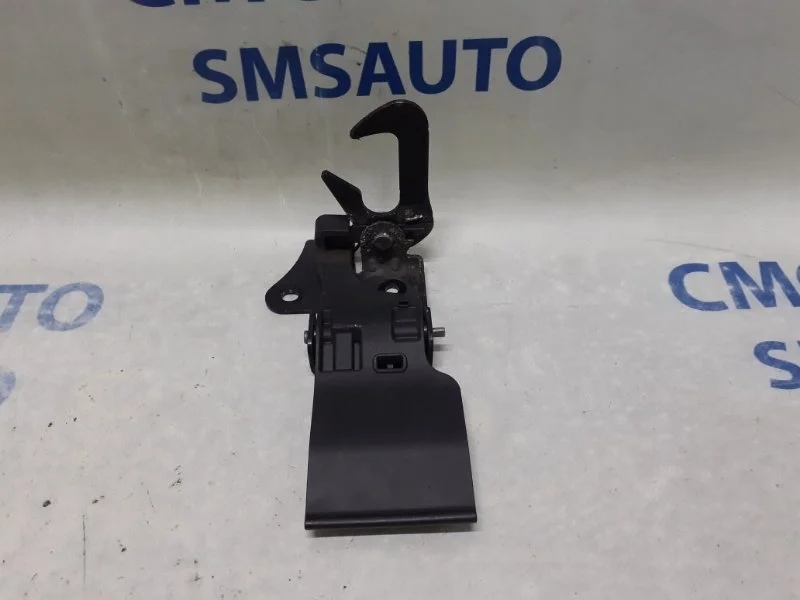 Крюк капота Audi A8 2011 4H0823485C D4 3.0 CGW