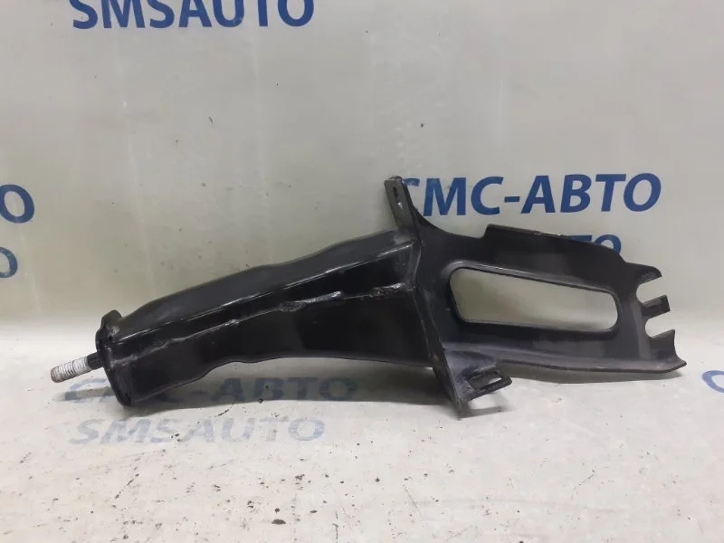Кронштейн усилителя бампера Volvo XC70 31329437 ХС70 3.0T, передний правый