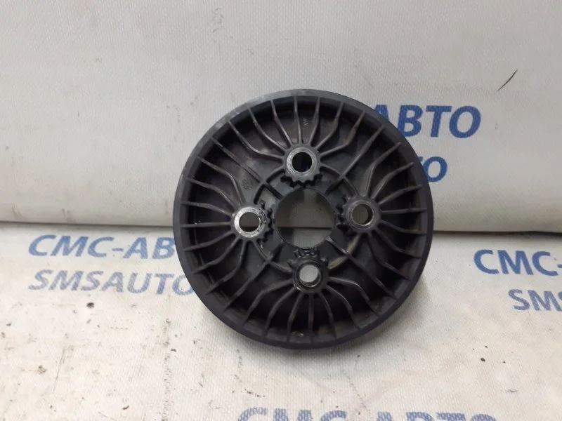 Шкив помпы Volvo XC70 31258136 ХС70 3.0T