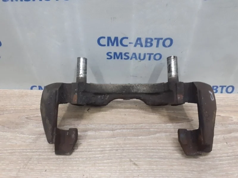 Скоба суппорта Mercedes-Benz ML A1644210906 W164 3.0D, передняя правая