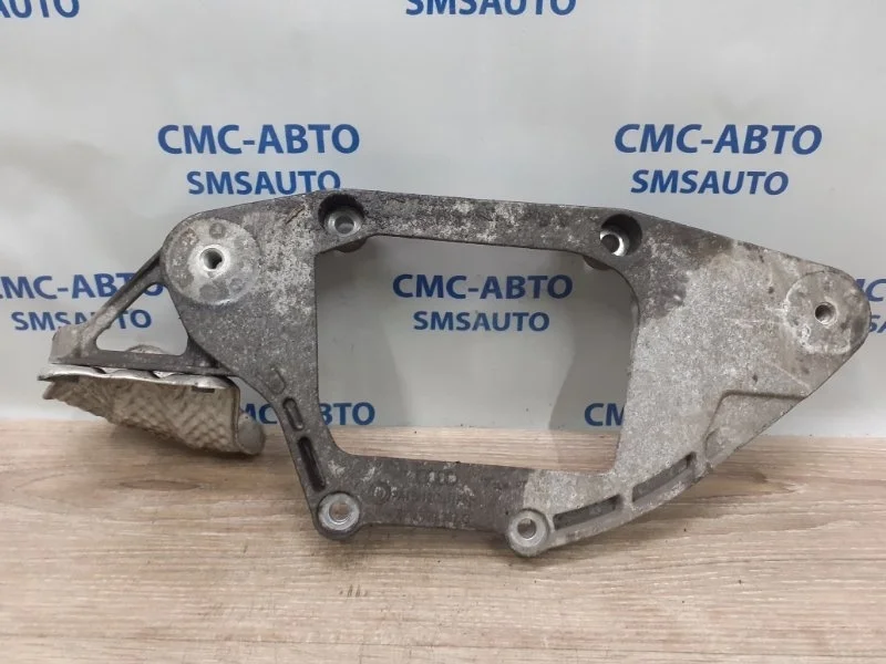 Кронштейн редуктора Audi A6 8K0599287G C7 3.0TD