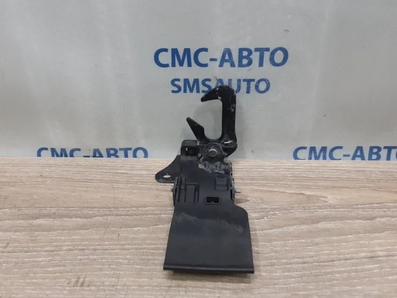 Крюк капота Audi A8 2013 4H0823485C D4 3.0 CGW