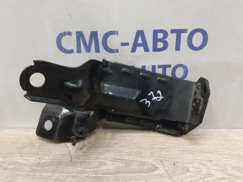 Кронштейн радиатора Volvo S60 2014 31261932 S60 1.6T, передний правый