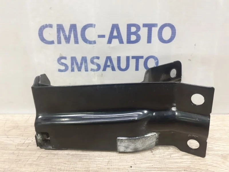 Кронштейн радиатора Volvo XC70 31305108 ХС70 3.2, правый