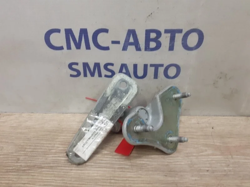 Петля двери нижняя Mercedes-Benz ML A1667200437 W166 2.2D, передняя правая