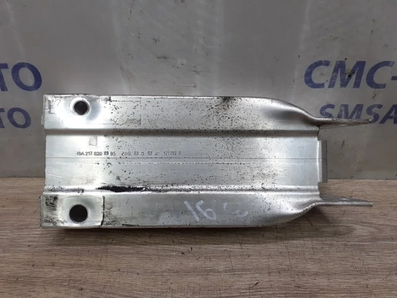 Кронштейн усилителя бампера Mercedes-Benz CLS-Class A2126200995 W218 3.5, передний левый