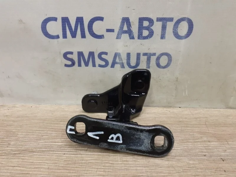 Петля двери верхняя Mercedes-Benz CLS-Class A2187200637 W218 3.5, передняя левая