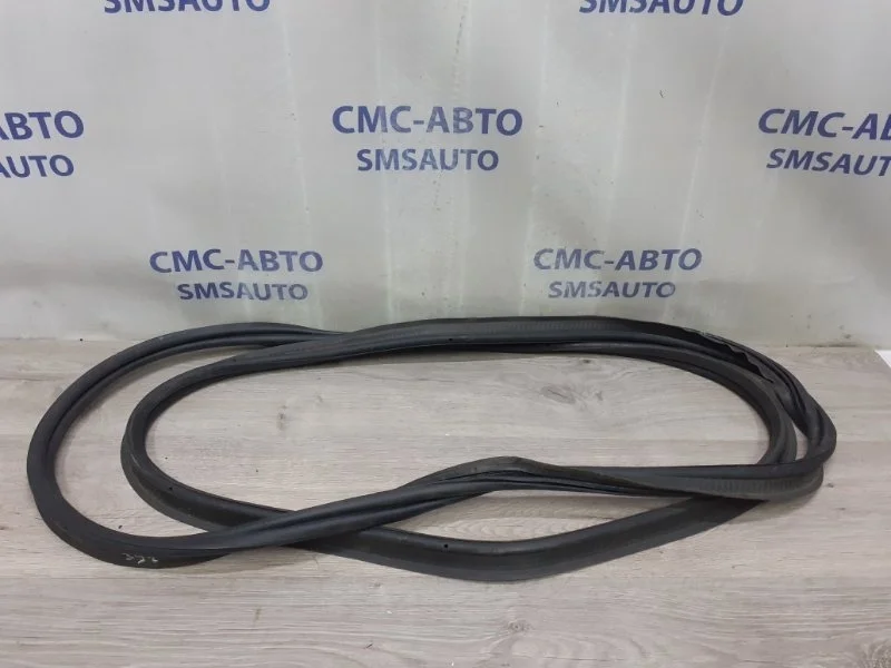 Уплотнитель крышки багажника Mercedes-Benz ML A1667400178 W166 3.0TD