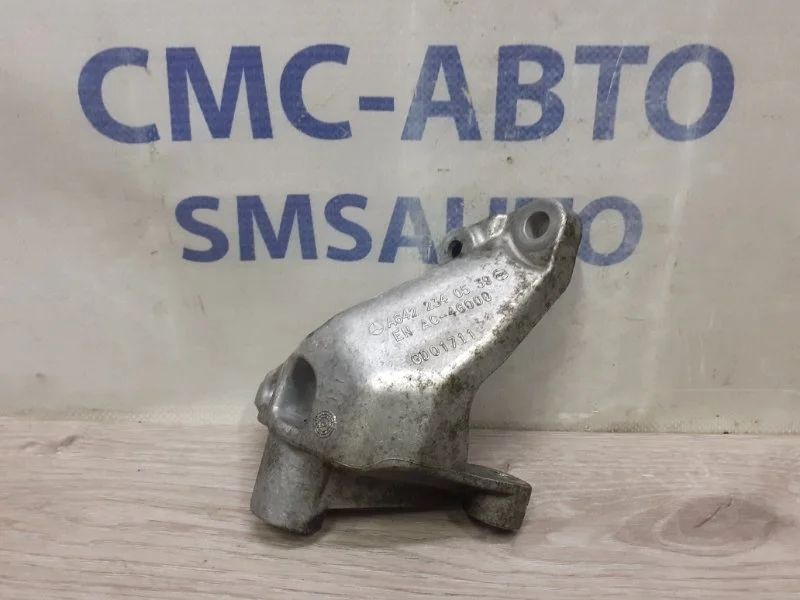 Кронштейн Mercedes-Benz ML A6422340539 W166 3.0TD