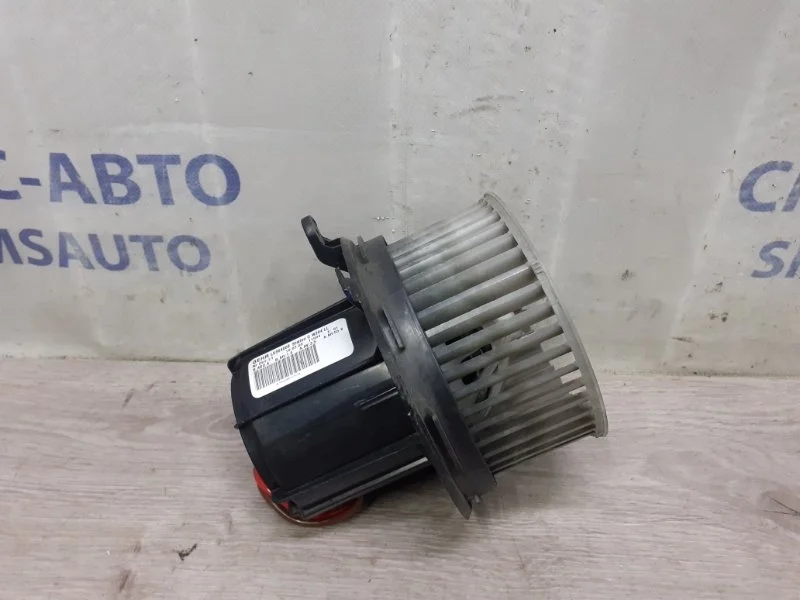 Вентилятор отопителя Mercedes-Benz GLK A2048200208 X204