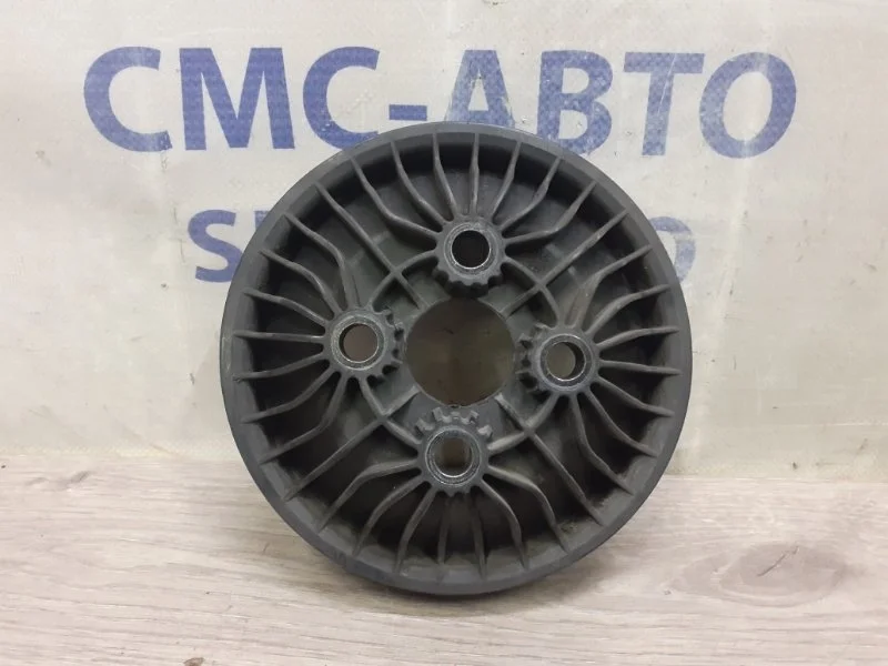Шкив помпы Volvo XC70 31258136 ХС70
