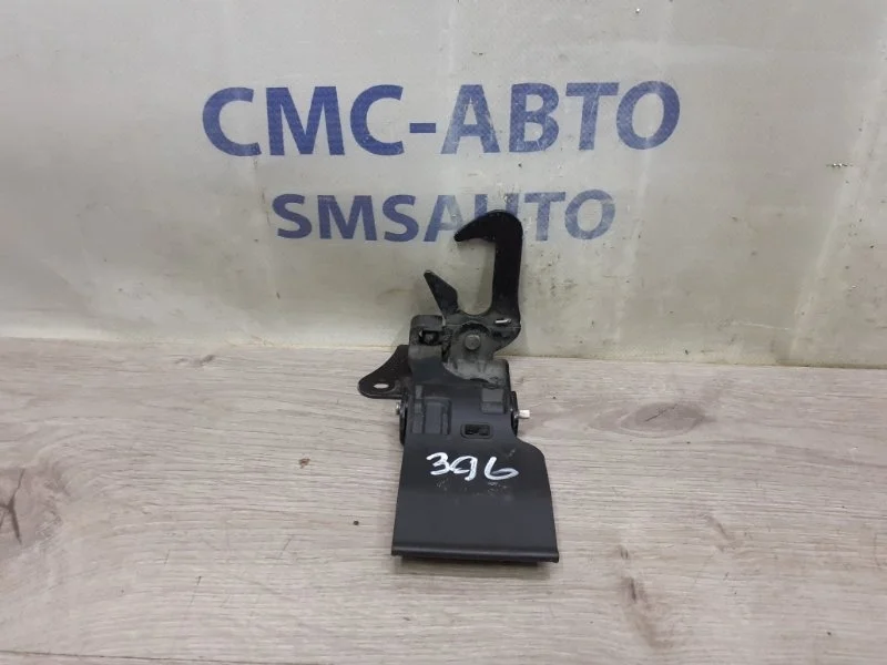 Крюк капота Audi A8 2013 4H0823485C D4 4.0 CEU