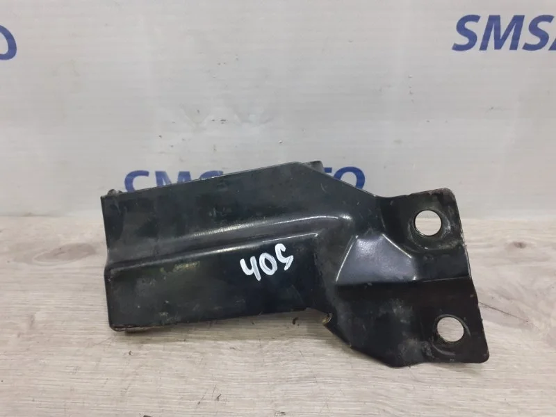 Кронштейн радиатора Volvo XC70 2010 31261932 ХС70 3.0, правый