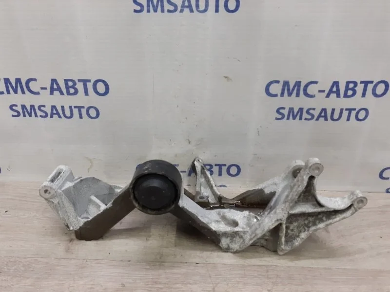 Кронштейн генератора Volkswagen Touareg 2010-2014 03H260087E NF 3.6