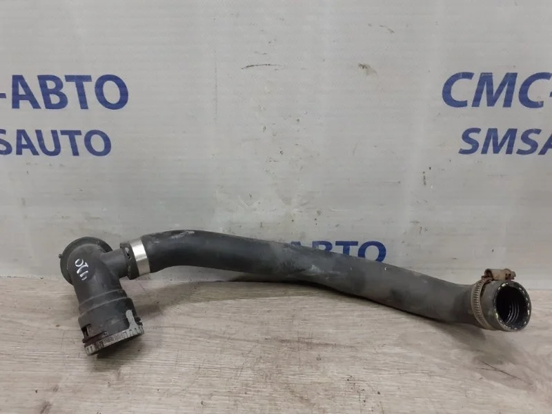 Патрубок охлаждения Volvo XC70 30774513 ХС70 3.2