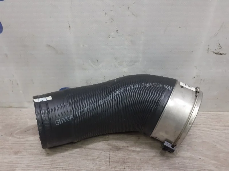 Патрубок интеркулера Volvo XC60 2017-2021 31657738 ХС60
