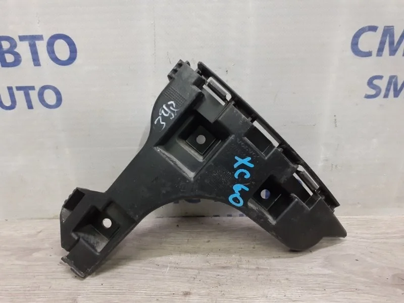 Кронштейн бампера под фонарь Volvo XC60 30763440 ХС60, задний правый