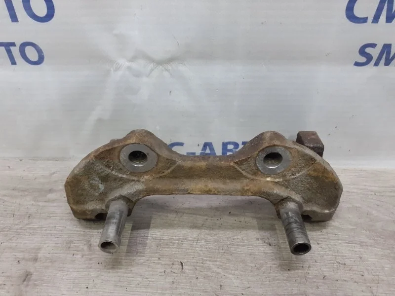 Скоба суппорта Mercedes-Benz ML A1644210906 W164 3.0D, передняя правая