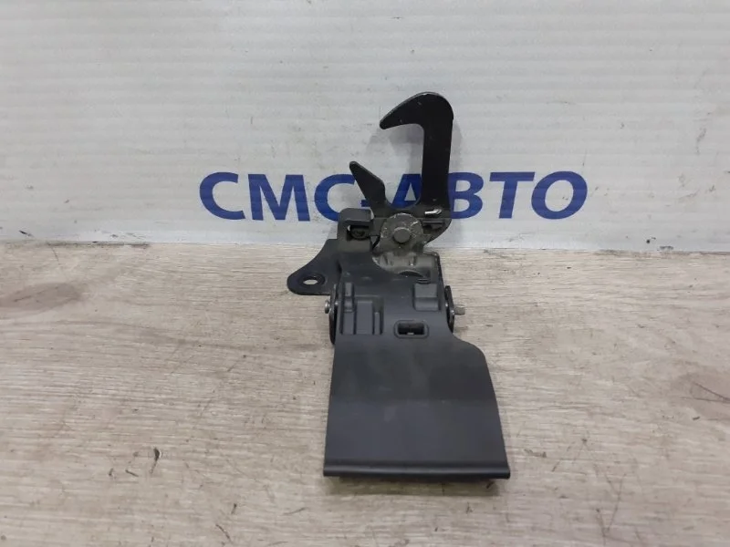 Крюк капота Audi A8 2012 4H0823485C D4 4.2 CDR