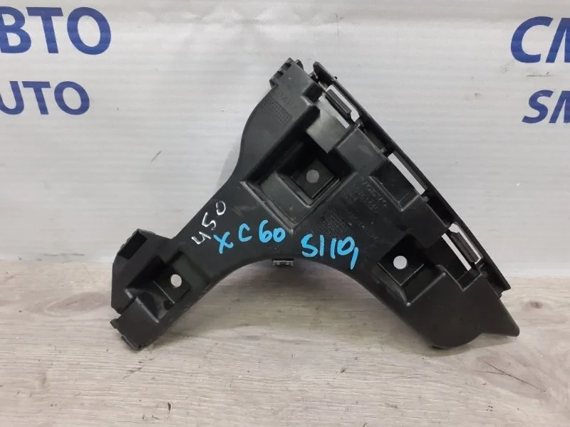 Кронштейн бампера под фонарь Volvo XC60 30763440 ХС60 3.0, задний правый