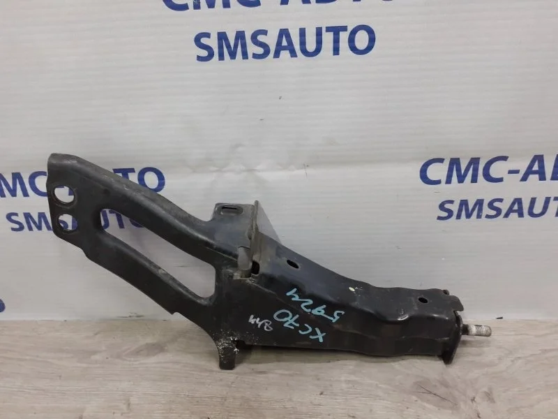 Кронштейн усилителя бампера Volvo XC70 2008-2012 31201950 ХС70 3.0, передний левый