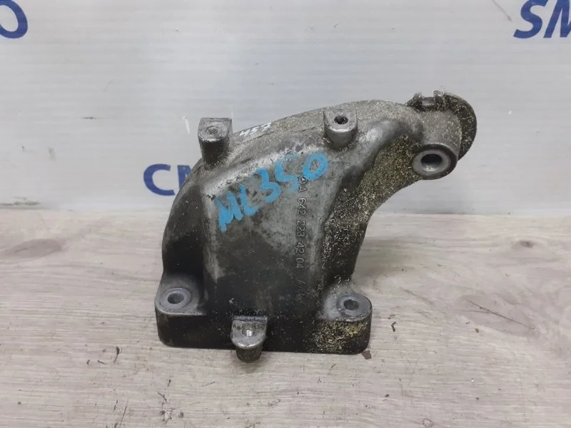 Кронштейн ДВС Mercedes-Benz ML A6422234204 W166 3.0TD, правый