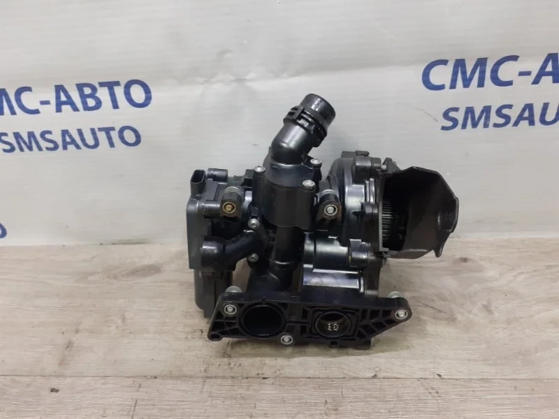 Помпа системы охлаждения Audi Q5 06L121111M 8R 2.0T