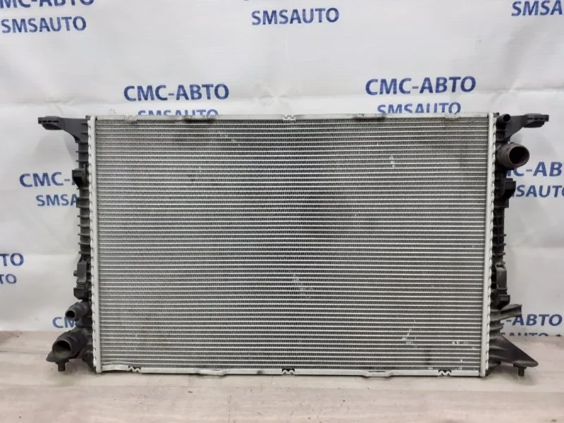 Радиатор охлаждения ДВС Audi A8 2013 4H0121251B D4 4.0 CEU
