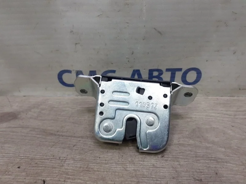 Замок багажника Volkswagen Touareg 2013 7P0827505G NF 3.6