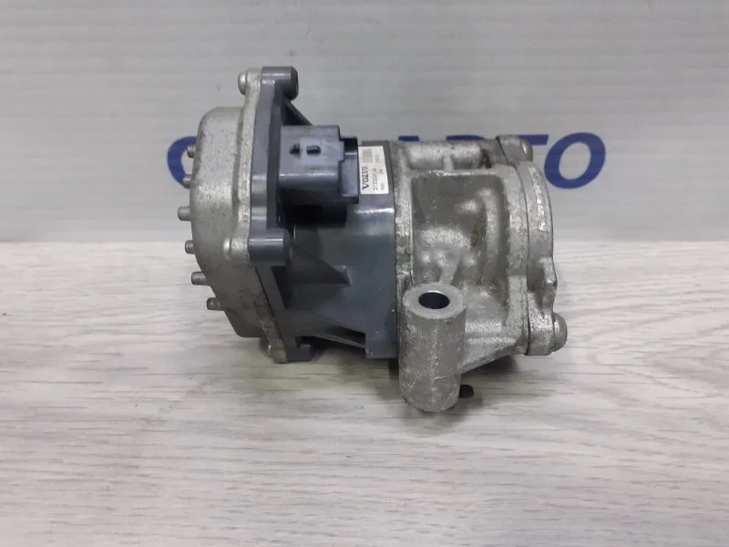 Насос масляный Volvo V40 Cross Country 2014 31325357 V40 2.0