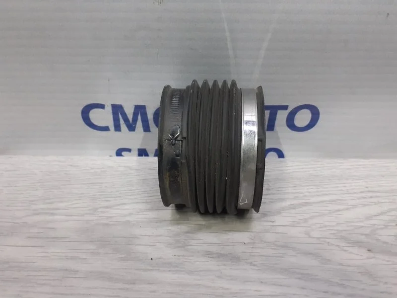 Патрубок воздушный Volvo V40 Cross Country 2014 31319775 V40 2.0