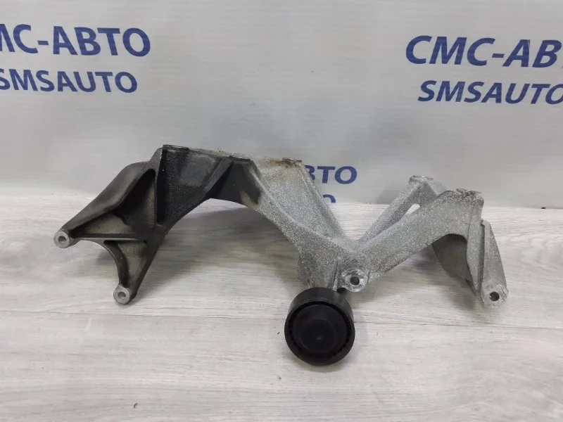 Кронштейн генератора Volkswagen Touareg 2013 03H260087E NF 3.6