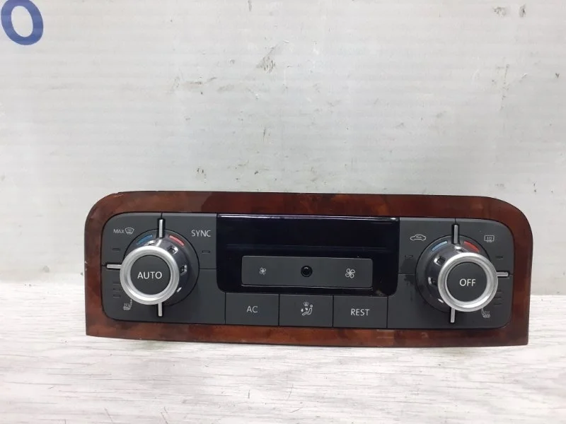 Блок управления климатом Volkswagen Touareg 2011 7P6907040BK NF 3.0, передний