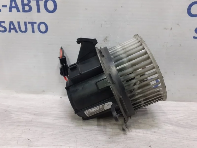 Вентилятор отопителя Mercedes-Benz GLK A2048200208 X204 3.0