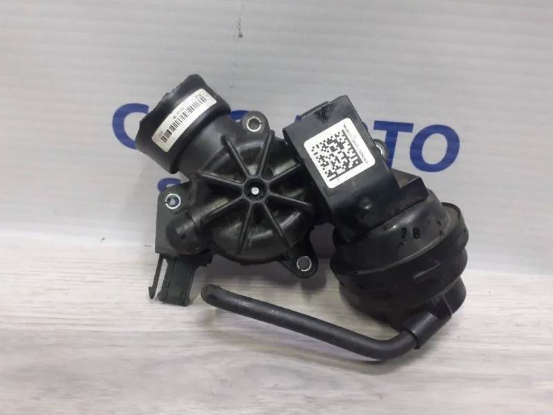 Клапан системы охлаждения ДВС Audi A8 2017 079121678K D4 4.0 CTG