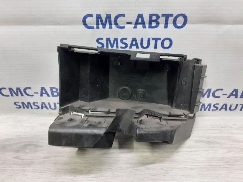 Кронштейн бампера под фонарь Volvo XC90 2006 30698138 XC90 B5254T2 2.5T, задний правый