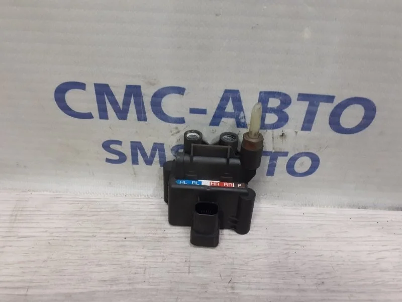 Блок клапанов пневмоподвески Mercedes-Benz E-Class 2013 A2123200758 W212