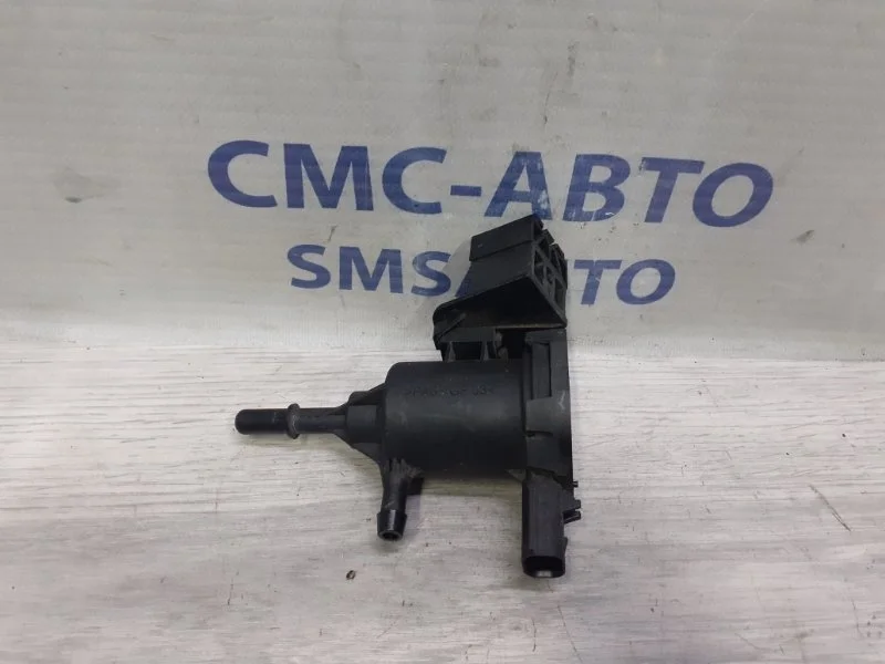 Клапан вентиляции Mercedes-Benz CLS-Class 2011 A0014760532 W218