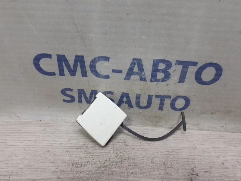 Заглушка буксировочного крюка Volvo s40 2004-2007 30678001, задняя