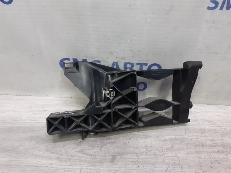 Кронштейн фары Audi A6 2014 4G0805607 C7 3.0 CGW, левый