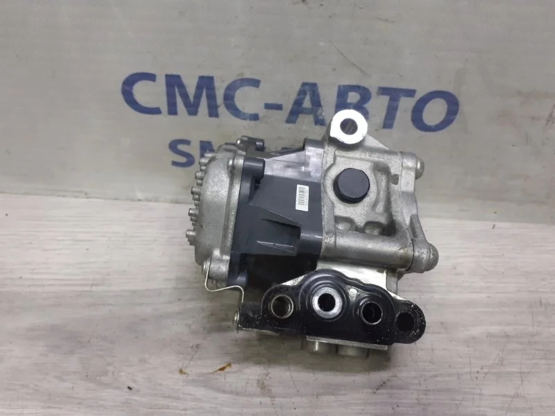 Насос масляный Volvo XC60 31325357 ХС60 2.5