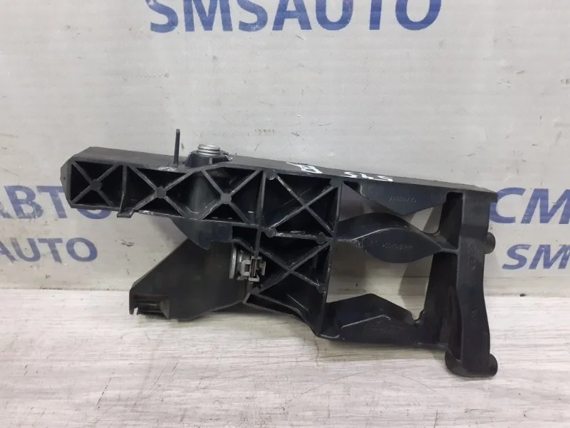 Кронштейн фары Audi A6 Allroad 2014 4G0805608 C7 3.0 CGW, правый