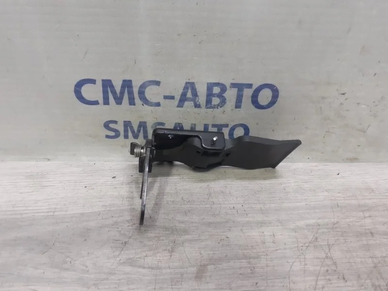 Крюк капота Audi A8 2014 4H0823485C D4 4.0 CTG