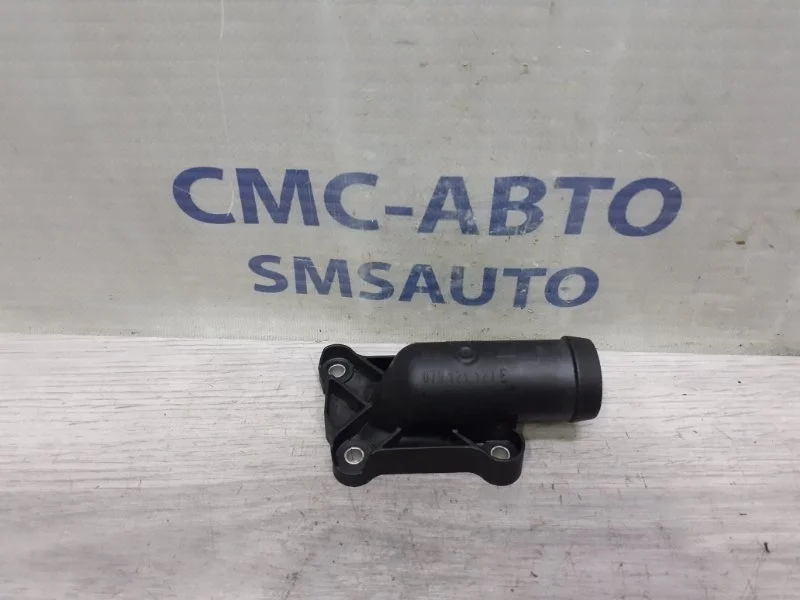 Фланец системы охлаждения Audi A8 2014 079121127E D4 4.0 CTG