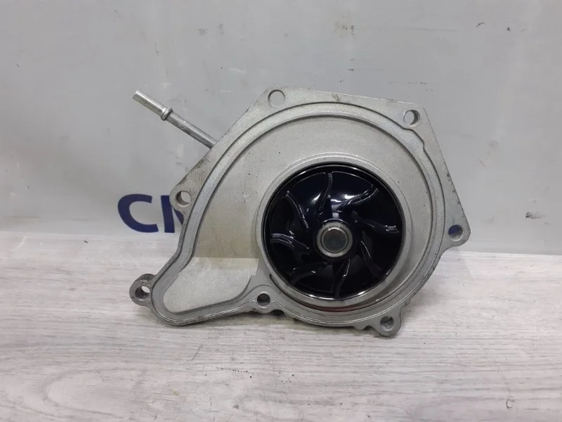 Помпа системы охлаждения Volkswagen Touareg 06E121018K NF